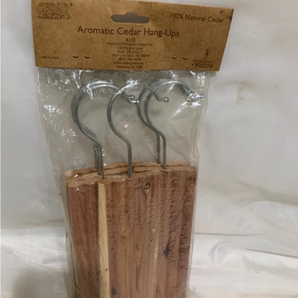 aromatic cedar hang-ups 6 Pack 100% Natural Cedar Blocks for Clothes Storage